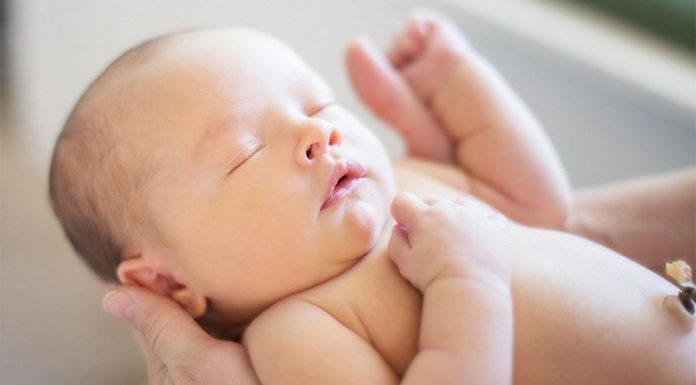 Làm thế nào khi trẻ sơ sinh bị ngạt mũi?